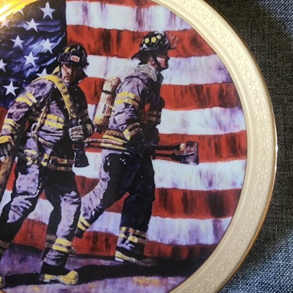Bradford Exchange Mark Manwaring Visions Of Valor Series "Duty" Collector Plate - Picture 4 of 8